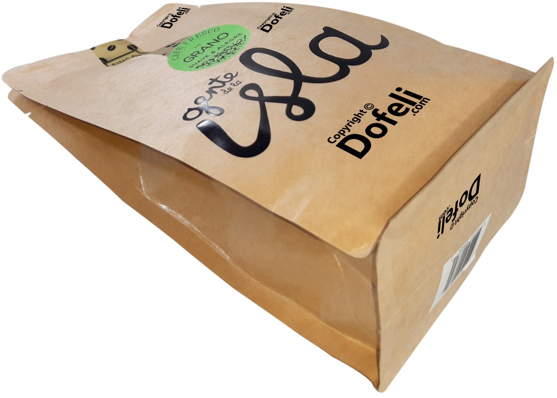 Cheerful and soft whole roasted bean coffee, organically grown in Dominican Republic by Gente de la Isla.